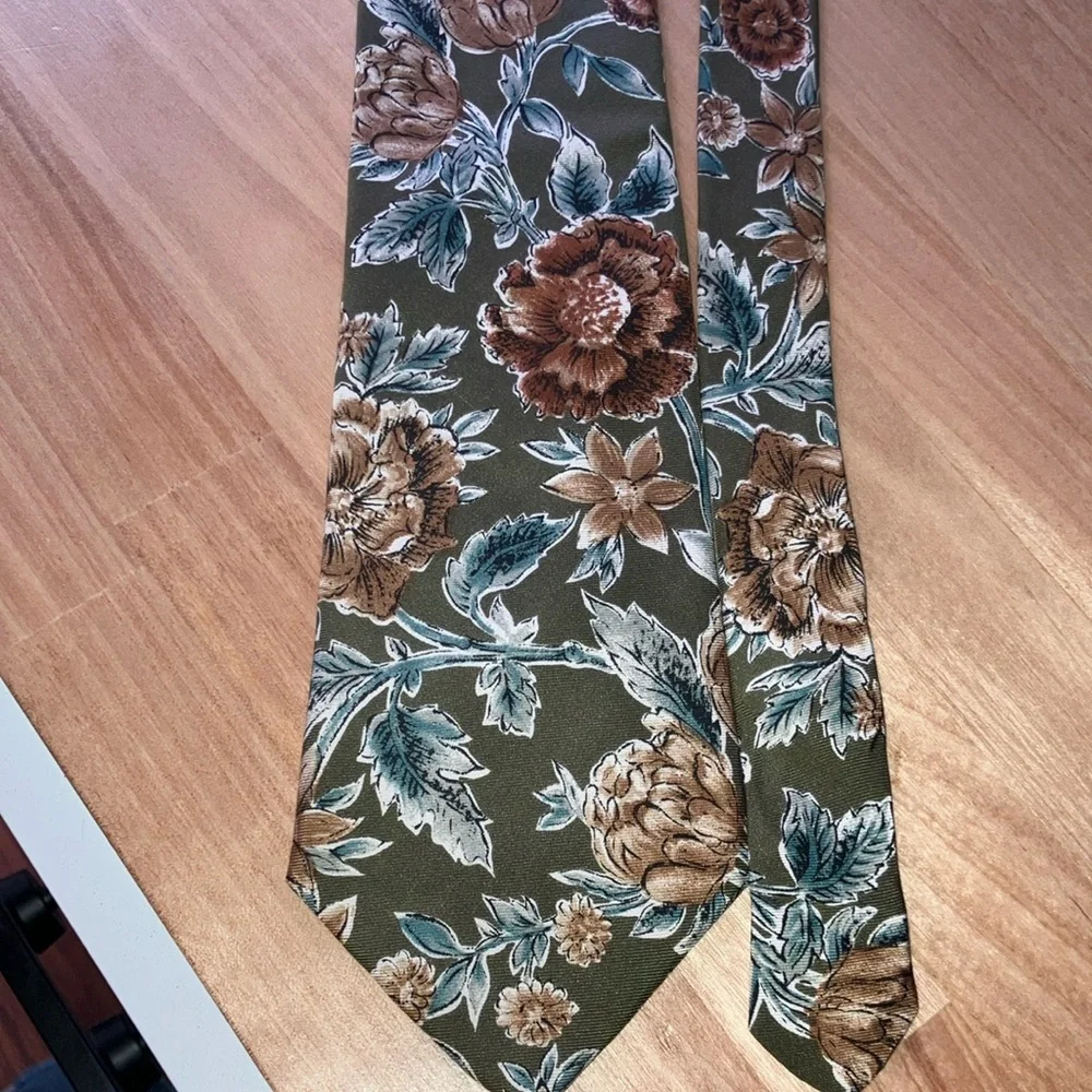 Claybrooke Floral Green and Brown Men's Tie - Picture 4 of 4